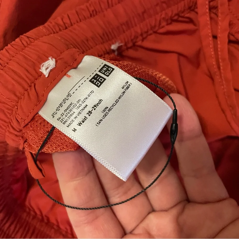Uniqlo bold red
